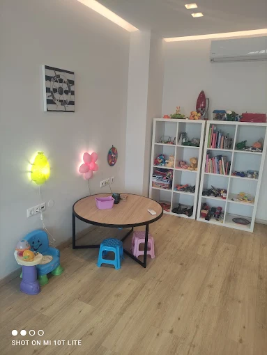 Καρατζά Ιουλία Παιδοψυχίατρος