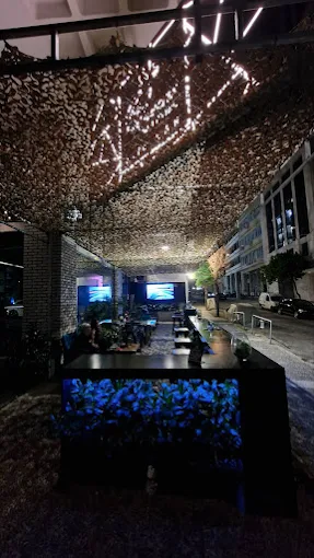 The Queens of Piraeus