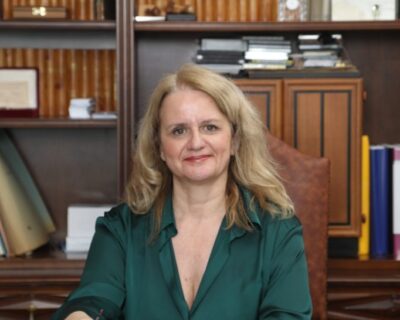 annaouzouni2025-1-682×1024-1