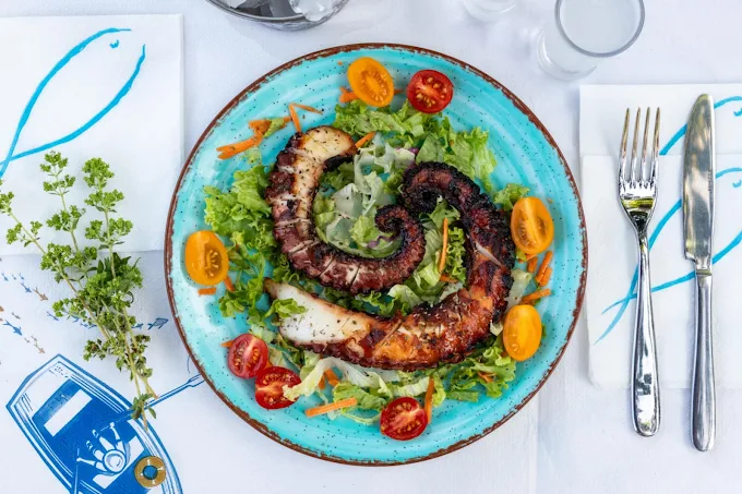 Ιχθυοπωλείο – Ψητοπωλείο Η Φρεσκάδα