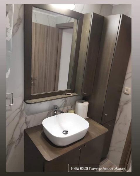 ΑΠΟΣΤΟΛΑΚΗΣ ΓΙΑΝΝΗΣ – NEW HOUSE, ΗΡΑΚΛΕΙΟ