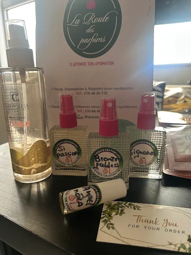 LA ROUTE DES PARFUMS-Ο ΔΡΟΜΟΣ ΤΩΝ ΑΡΩΜΑΤΩΝ – ΑΡΩΜΑΤΑ – ΚΕΡΑΤΣΙΝΙ