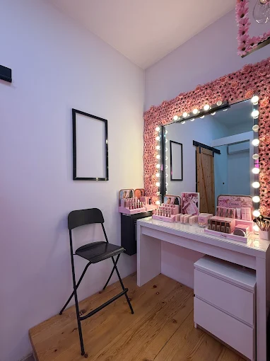 Polish Nail Bar and Beauty
