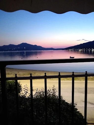 Ξενοδοχείο Fuji/Επιπλωμένα διαμερίσματα